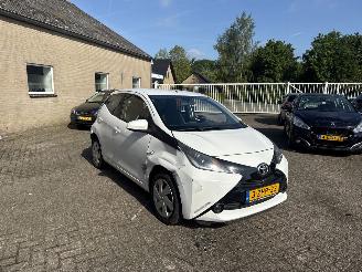 Avarii autoturisme Toyota Aygo 1.0 VVT-i x-play 2015/2