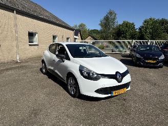 damaged passenger cars Renault Clio 0.9 TCe Authentique 2014/1