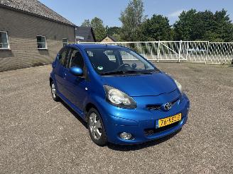 Vaurioauto  passenger cars Toyota Aygo 1.0-12V Dynamic Blue 2010/2