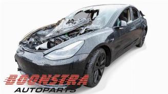 Vrakbiler auto Tesla Model 3 Model 3, Sedan, 2017 Standard RWD Plus, Loing Range RWD 2021/12