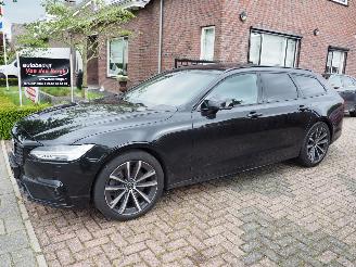 krockskadad bil auto Volvo V-90 2.0 B4 R-Design Motorschaden 2021/5
