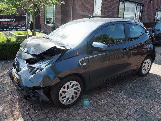 skadebil auto Toyota Aygo 1.0 VVT-i Xplay 2020/9