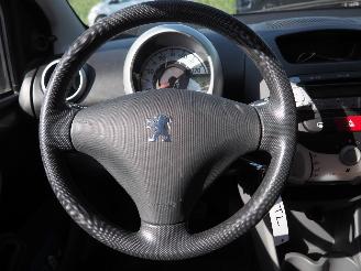 Peugeot 107 1.0-12V XS Urban Move picture 11