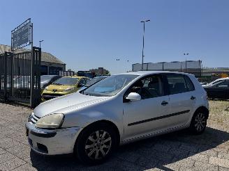 Vaurioauto  passenger cars Volkswagen Golf 1.6 AIRCO AUTOMAAT 2005/1