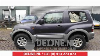Mitsubishi Pajero Pajero Hardtop (V6/7), Terreinwagen, 2000 / 2006 3.2 DI-D 16V picture 2