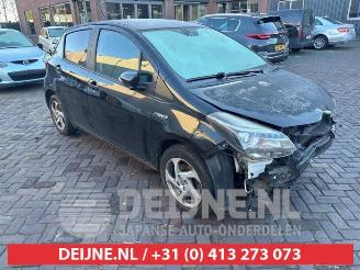 Vrakbiler auto Toyota Yaris Yaris III (P13), Hatchback, 2010 / 2020 1.5 16V Hybrid 2015/6