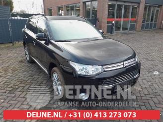 Vrakbiler auto Mitsubishi Outlander Outlander (GF/GG), SUV, 2012 / 2022 2.0 16V PHEV 4x4 2013/11