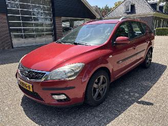 skadebil auto Kia Ceed 1.6 crdi Sporty Wagon X-ecutive 2010/12