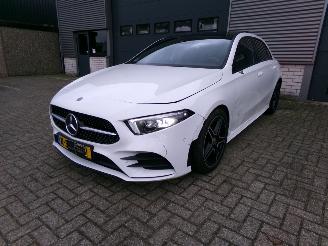 Vaurioauto  passenger cars Mercedes A-klasse 200D AMG-PAKKET / PANODAK / CAMERA / NAVI / AUTOMAAT 2019/12
