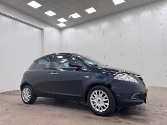 Voiture accidenté Lancia Ypsilon 0.9 TwinAir Gold Airco 2013/4