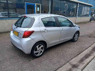damaged passenger cars Toyota Yaris Yaris III (P13) Hatchback 1.5 16V Hybrid (1NZ-FXE) [74kW 2016/4