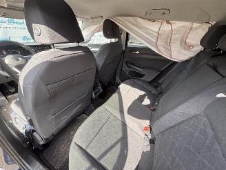 Volkswagen Golf Life picture 14