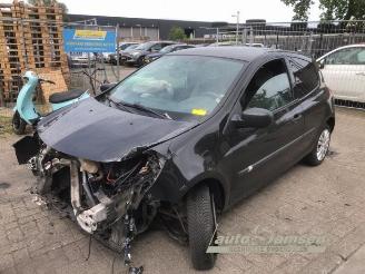 Uttjänta bilar auto Renault Clio Clio III (BR/CR), Hatchback, 2005 / 2014 1.2 16V 75 2010/1