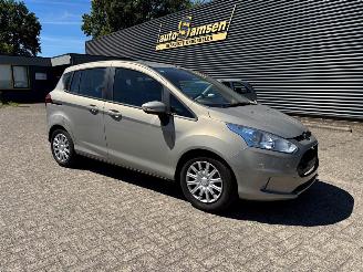 skadebil auto Ford B-Max  2014/1