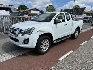 skadebil bedrijf Isuzu D-Max 1.9D 120KW EXTRA CAB  AUTM.  AIRCO KLIMA EURO6 4WD 2019/12