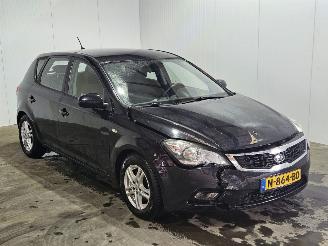 Kia Cee d 1.4 CVVT 16V Hatchback 4Dr Benzine 1.396cc 66kW (90pk) FWD picture 3