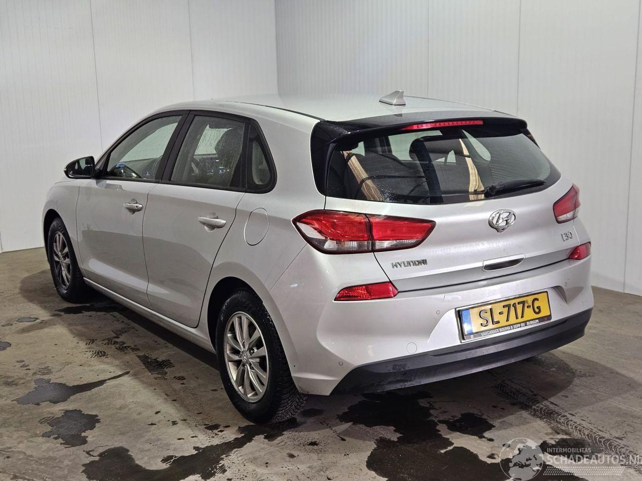 Hyundai I-30 1.6 CRDi 16V VGT Hatchback  Diesel 1.582cc 81kW (110pk) FWD