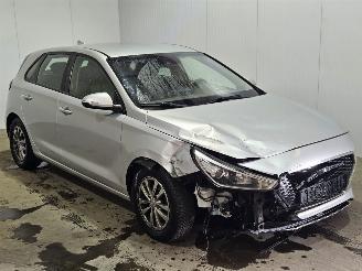 Hyundai I-30 1.6 CRDi 16V VGT Hatchback  Diesel 1.582cc 81kW (110pk) FWD picture 6
