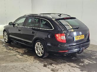 Voiture accidenté Skoda Superb 1.8 TSI  AUT16V Combi/o  Benzine 1.798cc 118kW (160pk) FWD 2010/8