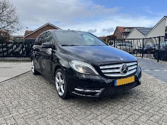 krockskadad bil auto Mercedes B-klasse 180 Ambition 2012/6