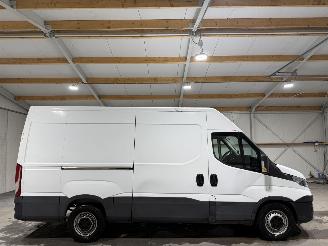 krockskadad bil bedrijf Iveco Daily 2.3 85kW Airco 35S12V H3 2019/1