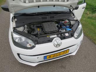 Volkswagen Up! 1.0 Take up  5drs 60pk Airco  parkeerschade bumper 2015 Euro 6 picture 4