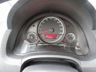 Volkswagen Up! 1.0 Take up  5drs 60pk Airco  parkeerschade bumper 2015 Euro 6 picture 9