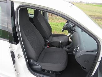 Volkswagen Up! 1.0 Take up  5drs 60pk Airco  parkeerschade bumper 2015 Euro 6 picture 3