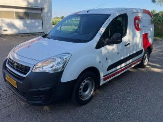 krockskadad bil bedrijf Peugeot Partner  2018/5