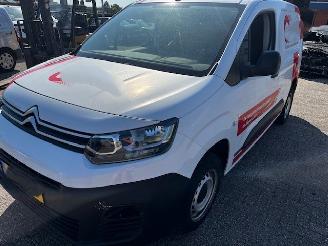 krockskadad bil bedrijf Citroën Berlingo Berlingo 1.5 BlueHDI Control 2021/6