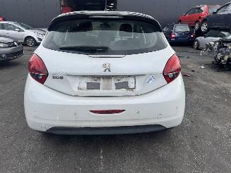 Peugeot 208  picture 4