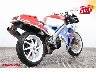 Honda VFR 400 R picture 3