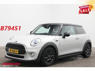 Schadeauto Mini Mini 1.5 Cooper Chili Serious Business Navi Clima Cruise PDC 2016/5