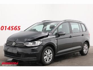 Damaged car Volkswagen Touran 2.0 TDI 150 PK DSG Navi Clima Cruise SHZ PDC 2023/8