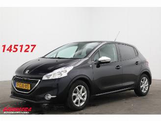 Vaurioauto  passenger cars Peugeot 208 1.2 VTi Style 5-DRS Navi Airco Bluetooth Cruise AHK 162.109 km! 2015/1