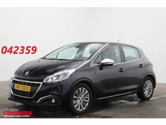 Damaged car Peugeot 208 1.2 PT Allure Navi Clima Cruise PDC Apple/Android 2019/5