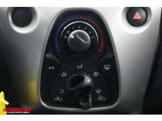 Toyota Aygo 1.0 VVT-i x-play Aut. Bluetooth Airco Cruise Camera picture 26