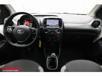 Toyota Aygo 1.0 VVT-i x-play Navi Airco Cruise Camera picture 12