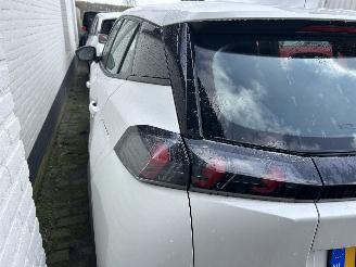 Peugeot e-2008 EV Active  50kWh picture 5