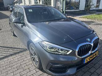 BMW 1-serie 118i  Automaat   5 Drs picture 3