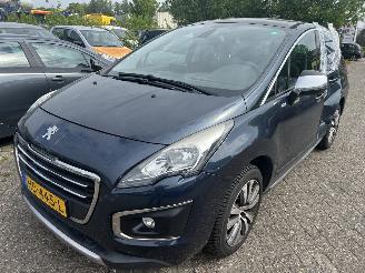 Vrakbiler auto Peugeot 3008 Style  1.2 2015/10
