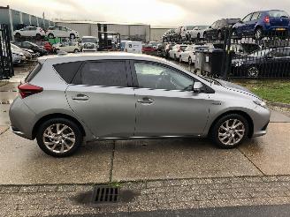 skadebil auto Toyota Auris 1.8 Hybrid 5 drs 2017/6
