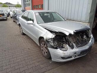 krockskadad bil brommobiel Mercedes E-klasse E (W211), Sedan, 2002 / 2008 2.2 E-220 CDI 16V 2006/0