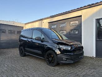 skadebil auto Ford Transit courier 2017/10
