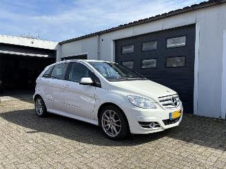 uszkodzony samochody osobowe Mercedes B-klasse 180 blue efficiency business class 2011/2