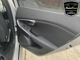 Volvo V-40 V40 (MV), Hatchback 5-drs, 2012 / 2019 1.6 T2 GTDi 16V picture 26