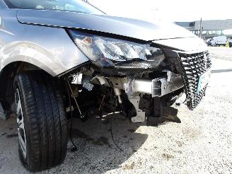 Peugeot 208  picture 9