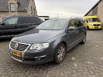 Schadeauto Volkswagen Passat 2.0 TDI HIGHLINE UITVOERING VARIANT 2008/11