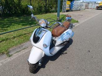 Znen ZN50QT-HS snorscooter met origineel 279 km gelopen !!!! 2010/7