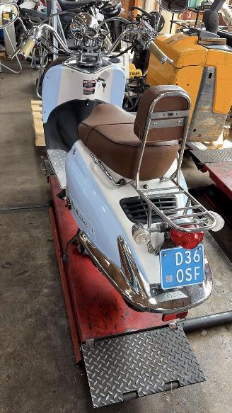 Znen ZN50QT-HS snorscooter met origineel 279 km gelopen !!!! picture 8